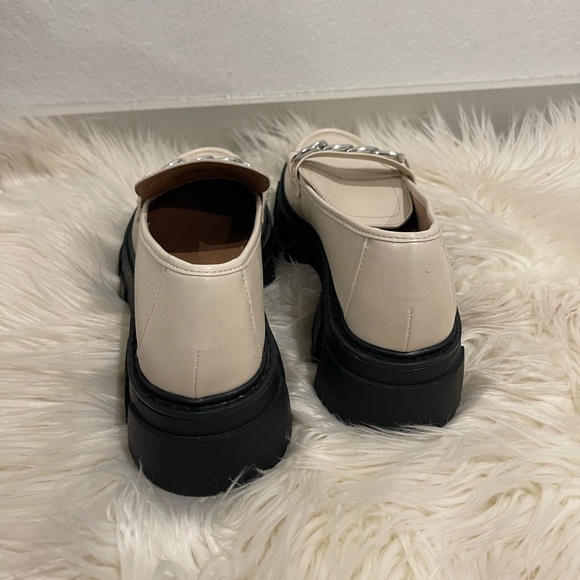 No Boundaries Round Toe Metal Chain Decor Loafers Shoes size 8 Like New - Picture 6 of 7